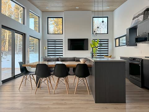 Modern Riding Mountain Retreat