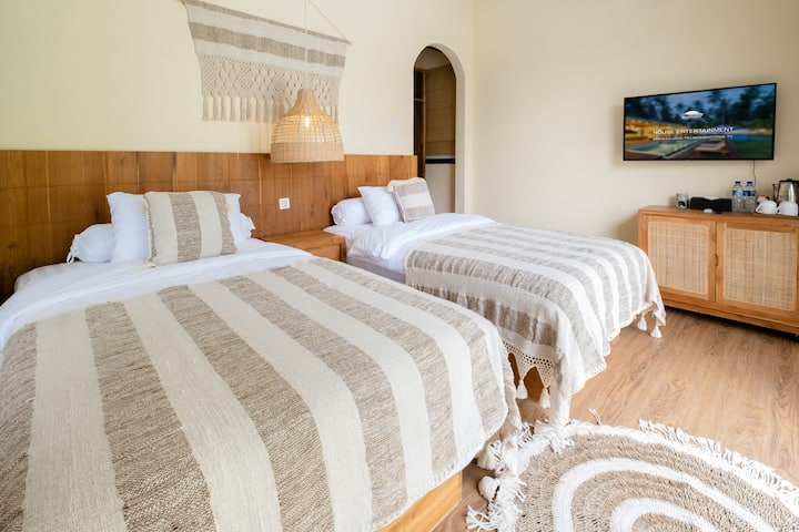 Двокреветна соба, базен
Прикажи сопствена бања 