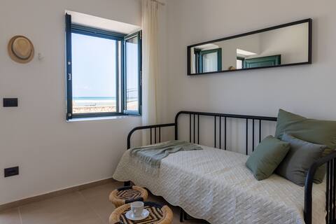 Tusa Bay. Enjoy the sea at 2BR house at the beach.