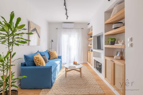 Popular Airbnb listing: Jacuzzi Suite in Central Athens with Jacuzzi in ΧΑΜΟΣΤΕΡΝΑ