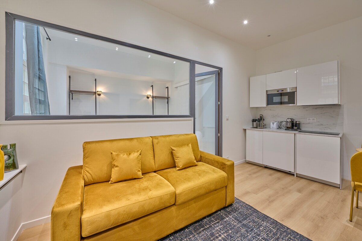 غرفة معيشة/ مطبخ