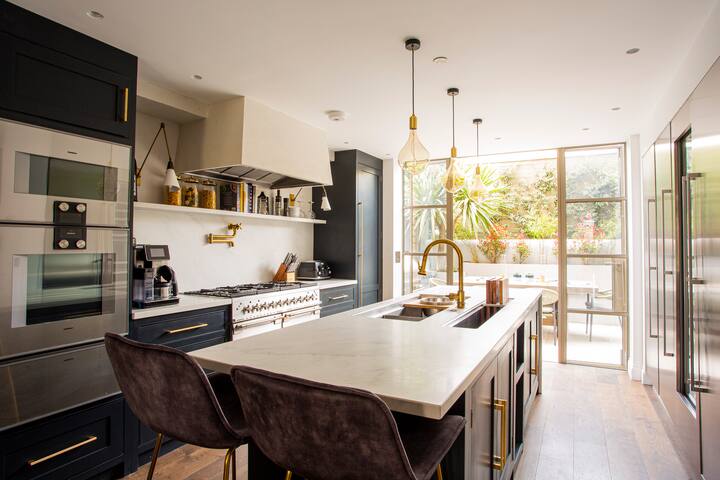 The Luxury Fulham Townhouse gallery image 3