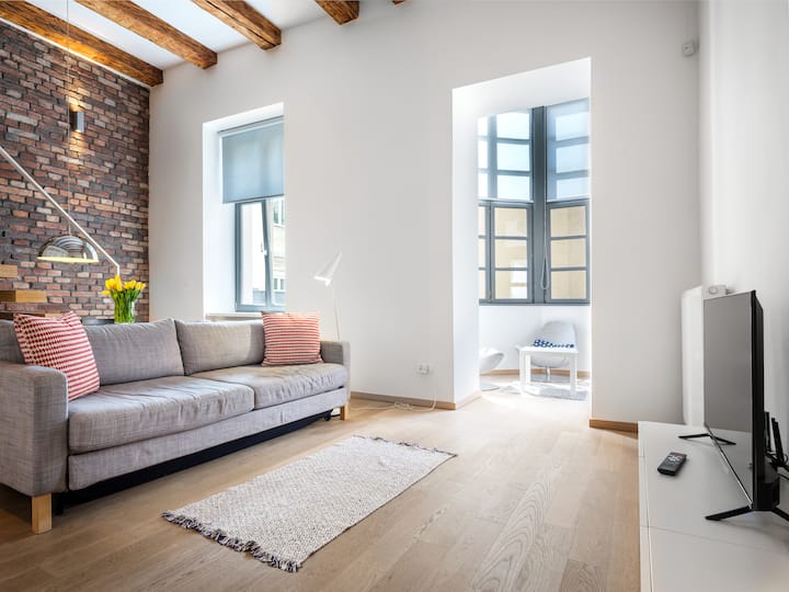 Minimalistic Apartment With Mezzanine By Tyzenhauz - Krakow