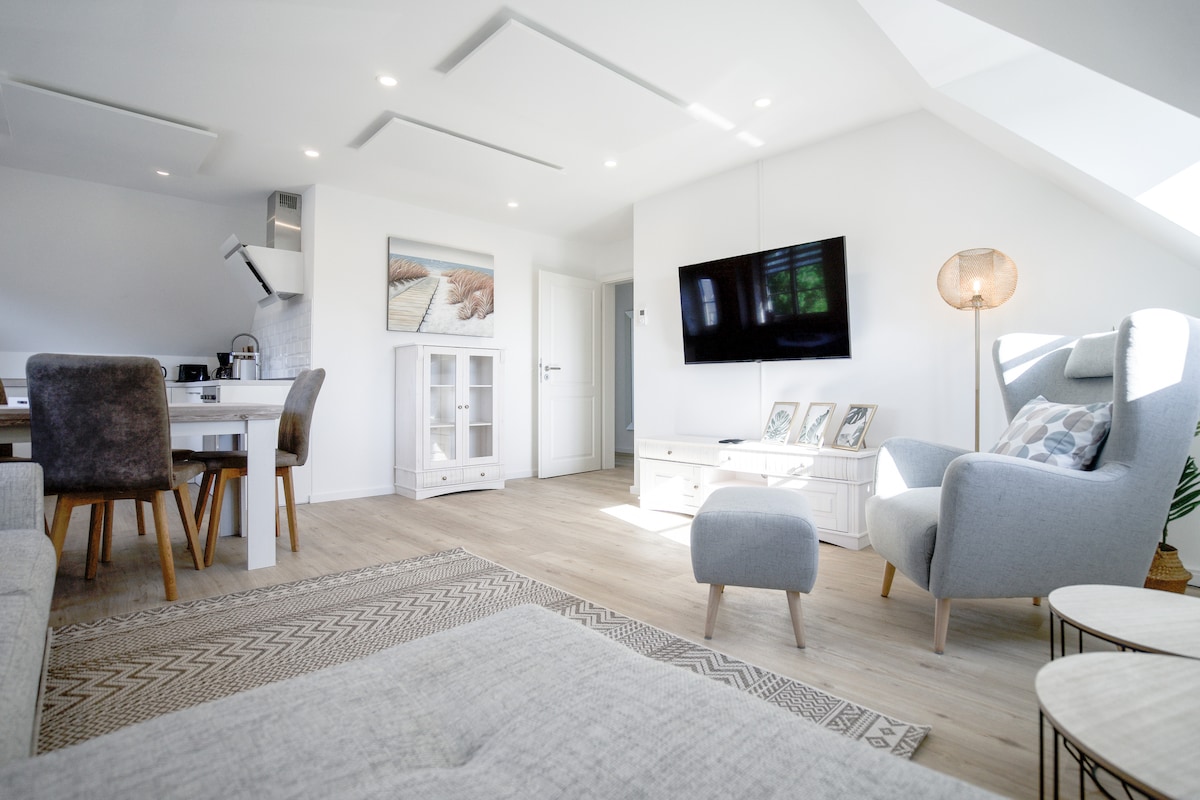 Top Airbnb: Coastal lodge Sonnenglück - modern & bright in Nordstrand