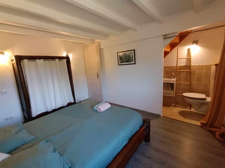 პირველი სართულის ოთახი