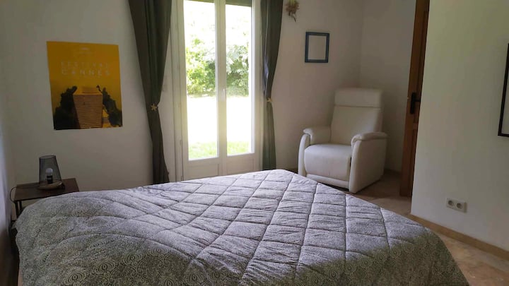 Პირველი სართულის საძინებელი - საწოლი 152 × 203 სმ (160)