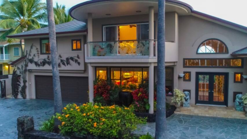 Oceanfront Hawaiian Beach Ecstasy gallery image 4