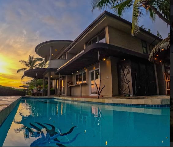 Oceanfront Hawaiian Beach Ecstasy