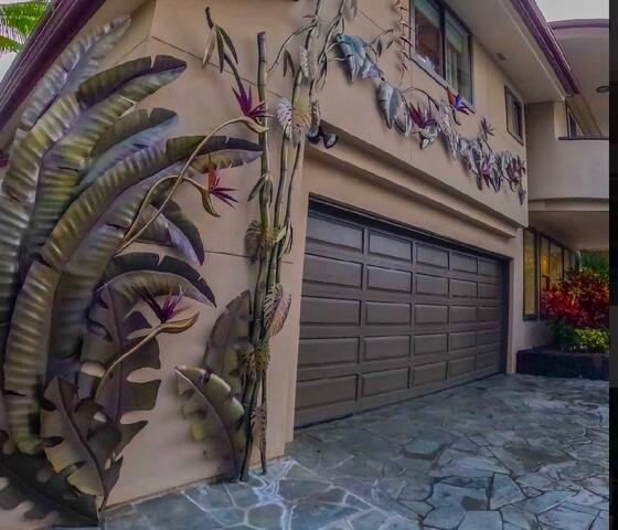 Oceanfront Hawaiian Beach Ecstasy gallery image 5