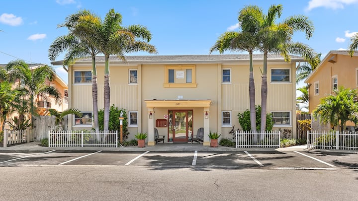 Dockside Villas Unit C - Dunedin, FL