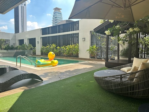 130sqm Apartment with Balcony/2BR 4Bed 5Pax/EmSphere/BTS Phrom phong