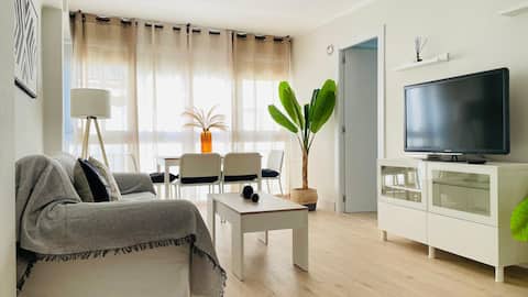 Anuncio de Airbnb popular: Ideal Apartamento Malaga Centro en Los Corazones