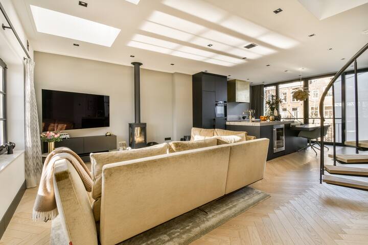 Luxury Canal House Center gallery image 2