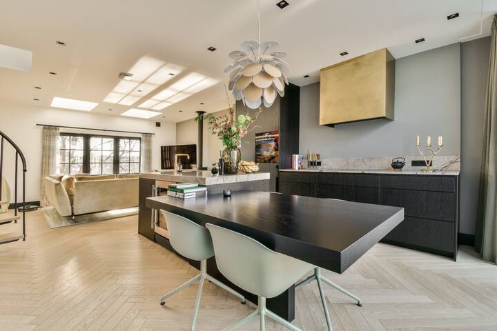 Luxury Canal House Center gallery image 3