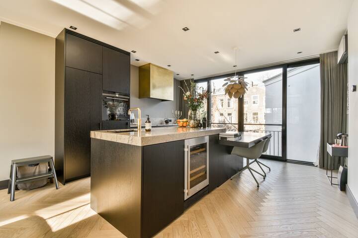 Luxury Canal House Center gallery image 5