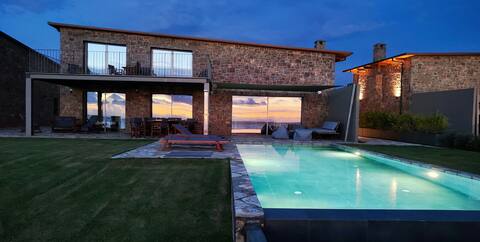 Luxurious seafront 4 bedroom villa with own pool