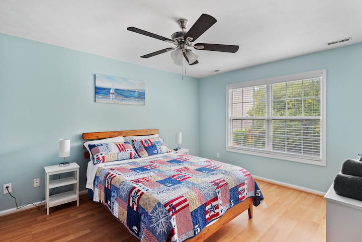 Спалня 2 - двойно легло, дрешник.