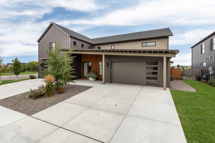 Luxury Townhome w/Big Sky Views gallery image 5