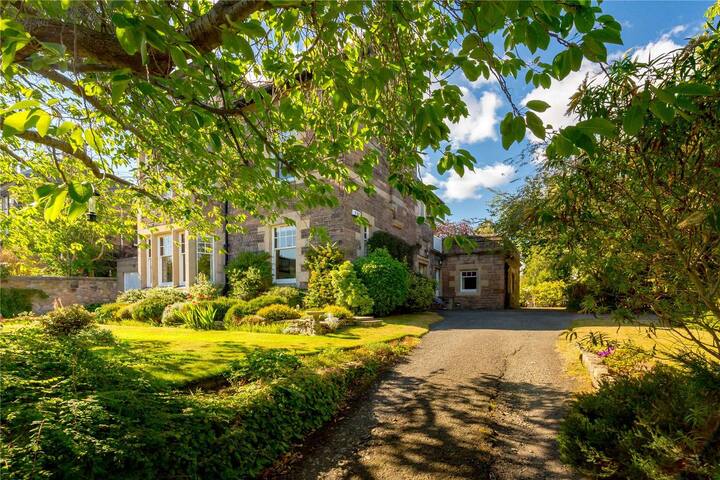 Home in Edinburgh – The Grange gallery image 2