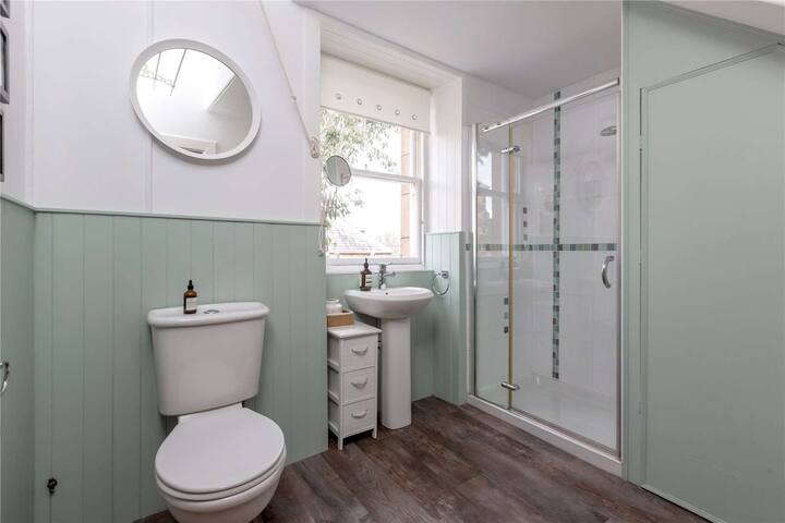 Home in Edinburgh – The Grange gallery image 5