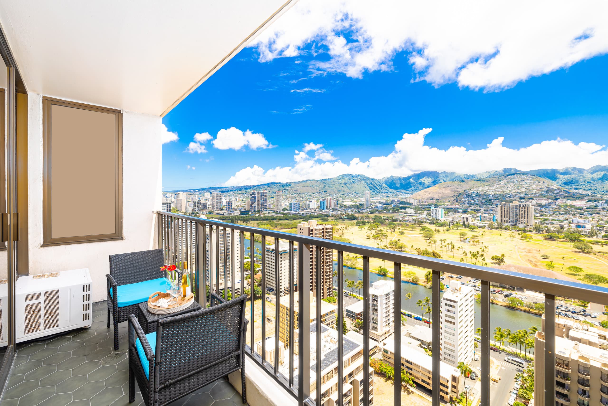 Condo in Honolulu · ★4.88 · 1 bedroom · 3 beds · 1 private bath - Image 22