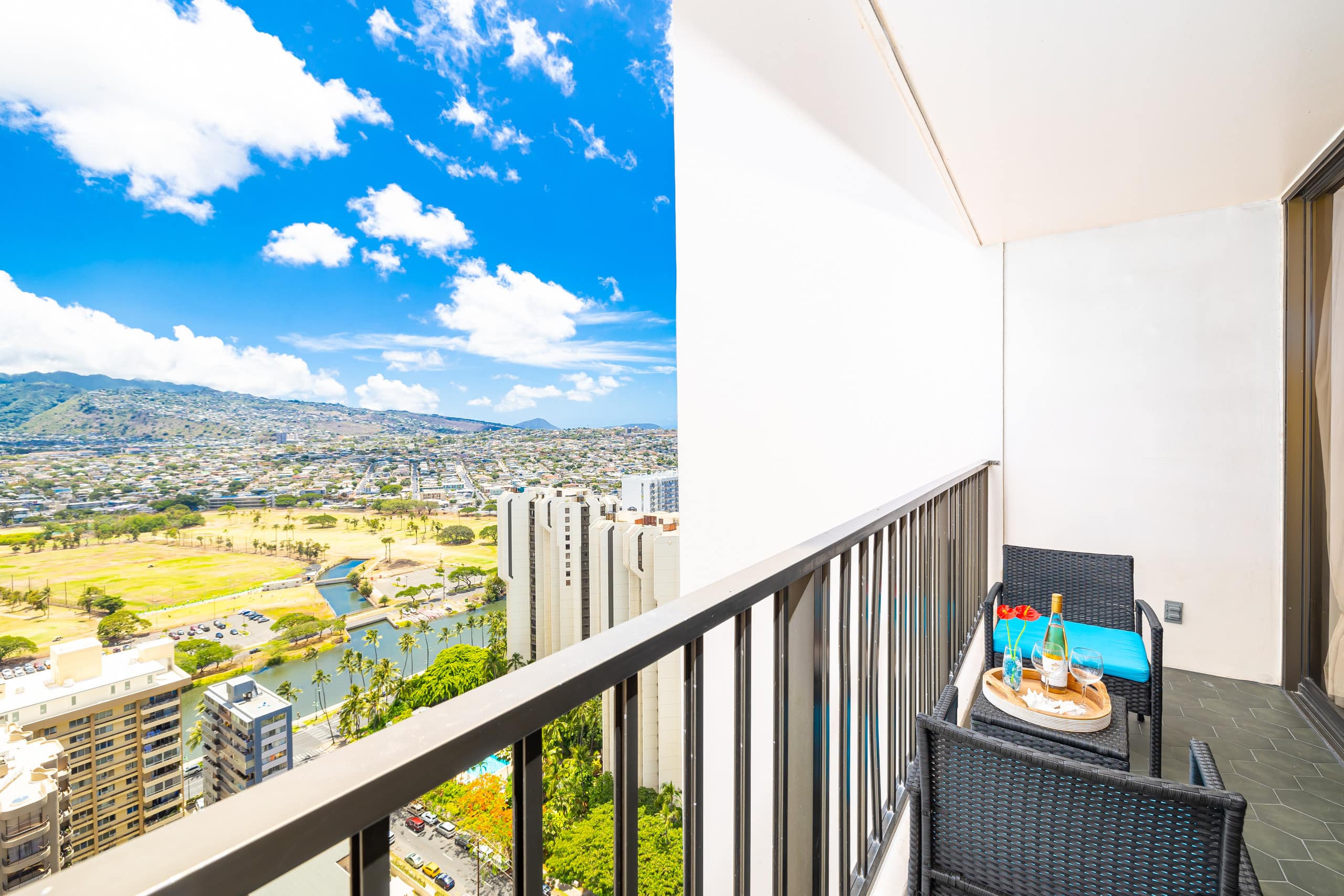 Condo in Honolulu · ★4.88 · 1 bedroom · 3 beds · 1 private bath - Image 20