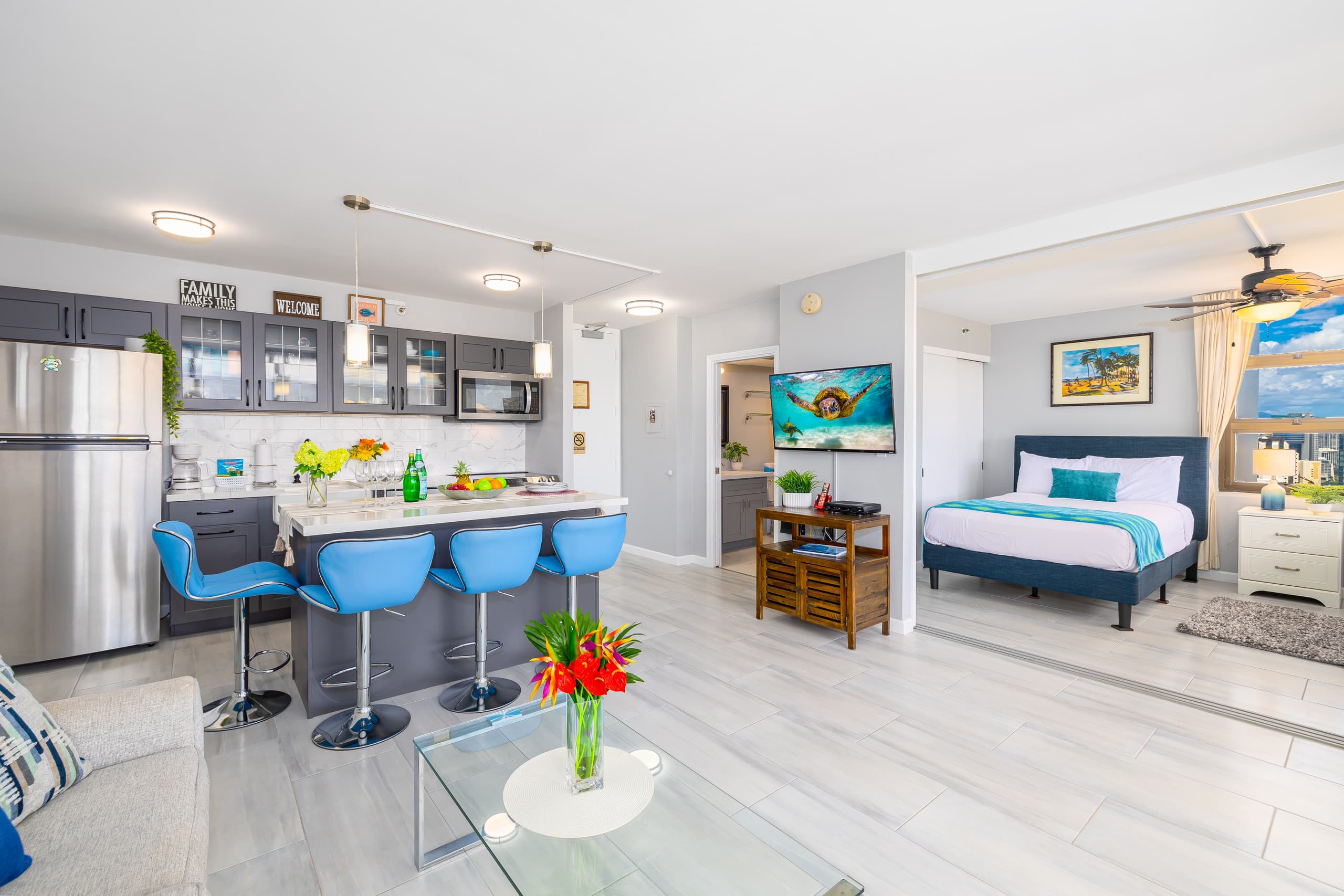 Condo in Honolulu · ★4.88 · 1 bedroom · 3 beds · 1 private bath - Image 11