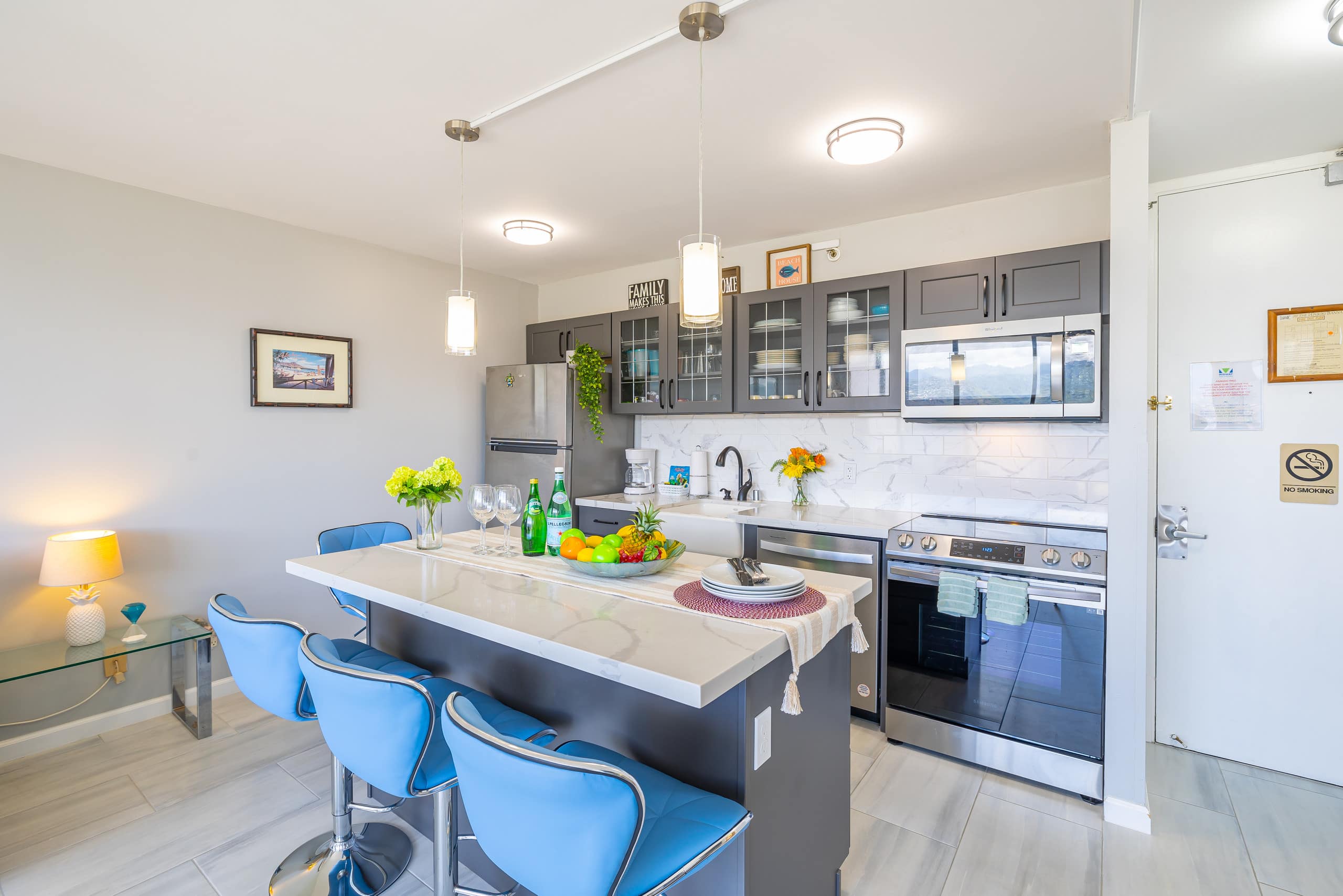 Condo in Honolulu · ★4.88 · 1 bedroom · 3 beds · 1 private bath - Image 9
