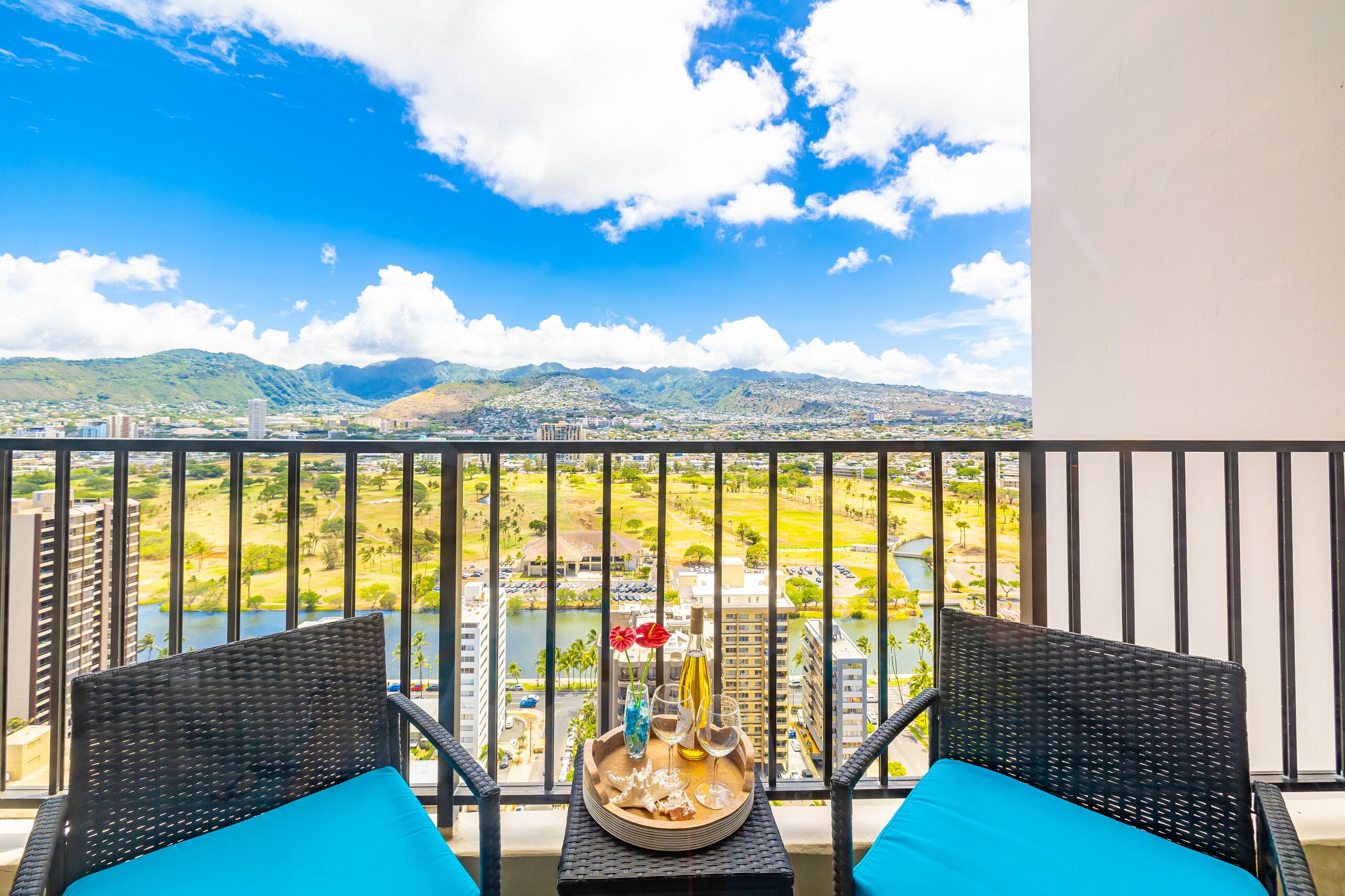 Condo in Honolulu · ★4.88 · 1 bedroom · 3 beds · 1 private bath - Image 21