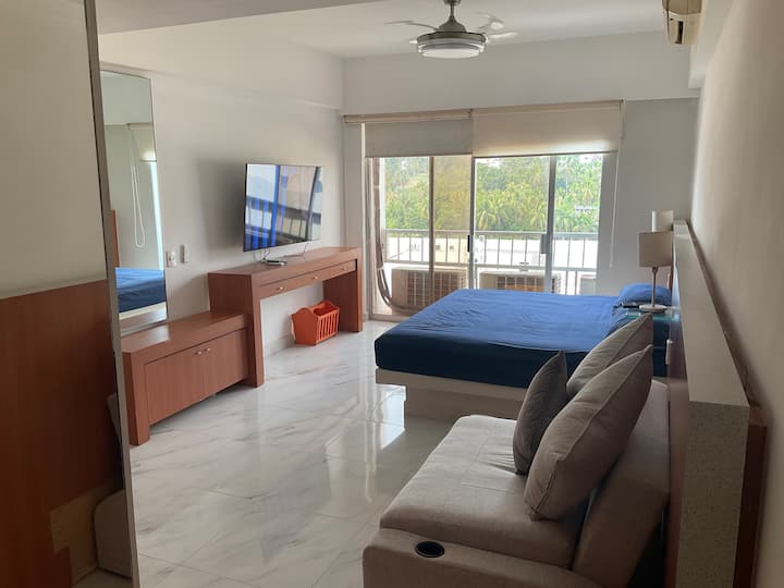 Chumba cha kulala cha 2 na kitanda 1 cha mfalme na kitanda cha sofa