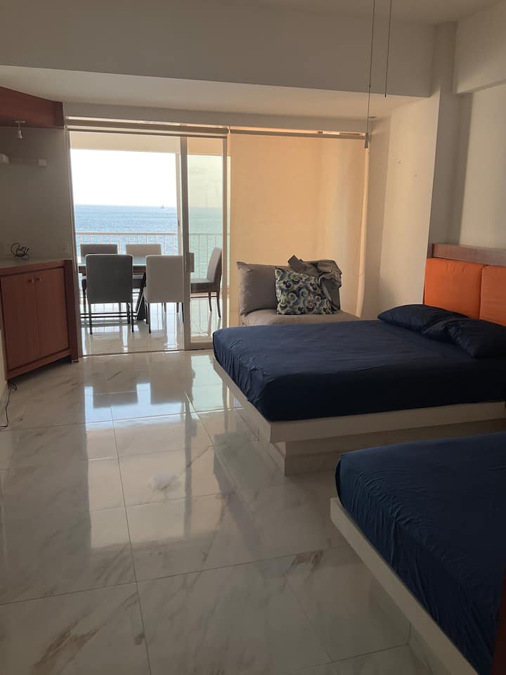 Chumba chenye vitanda 2 vya watu wawili 