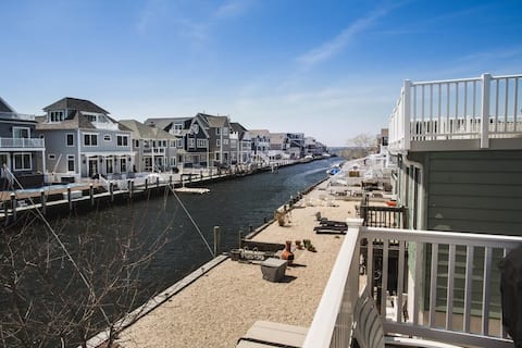 Olive's Cove: Beautiful Waterfront Getaway