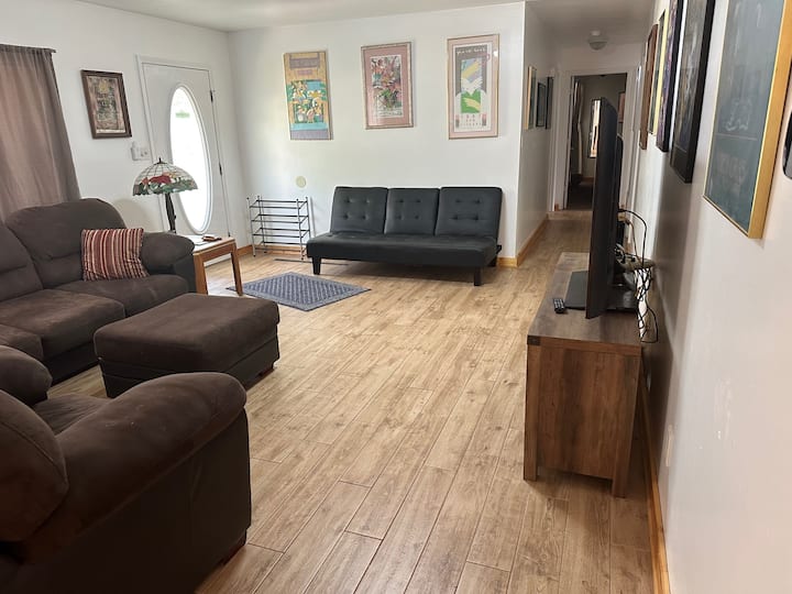 Obývacia izba s vysúvacím futónom.