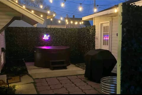 Perfect location easy in and out off alley
