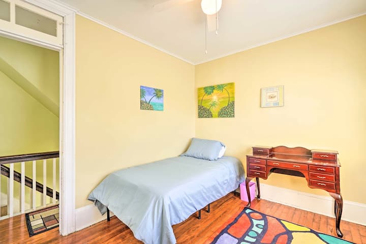Chambre du milieu au deuxième étage avec lit jumeau