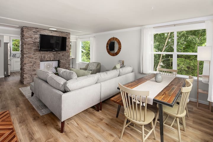 Spacious & Modern 3 Bedroom in Madison Valley