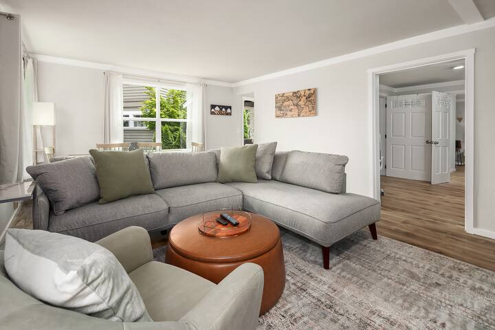 Spacious & Modern 3 Bedroom in Madison Valley gallery image 4