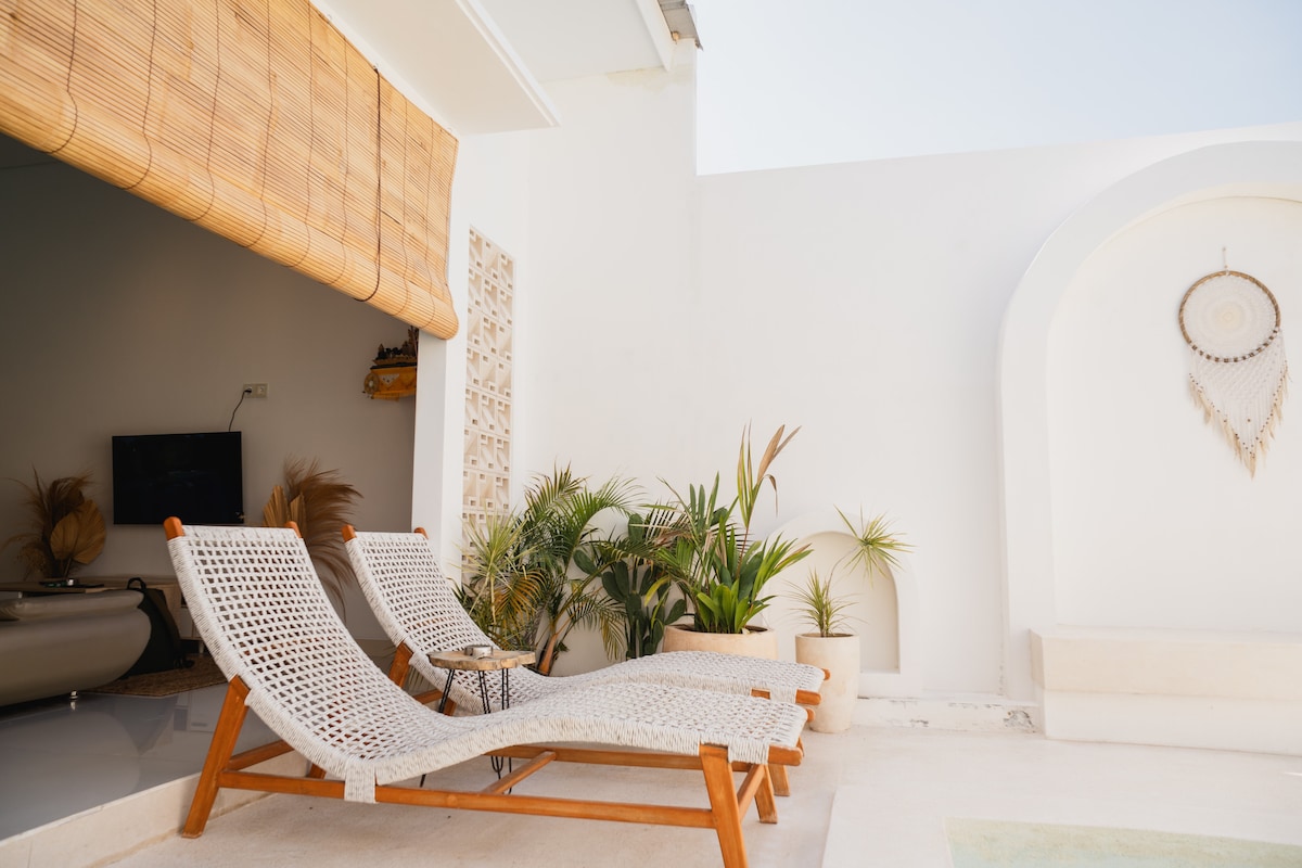 Gisela Villa Lovina : 1BR With Private Pool photo 3
