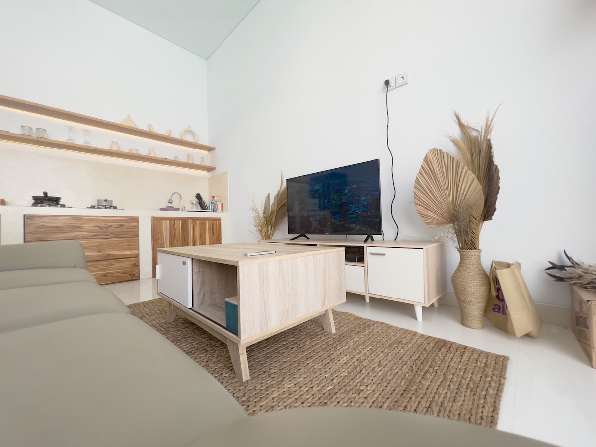 Gisela Villa Lovina : 1BR With Private Pool photo 8