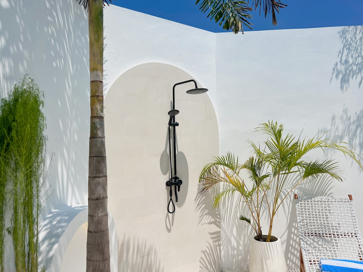 Gisela Villa Lovina : 1BR With Private Pool photo 12