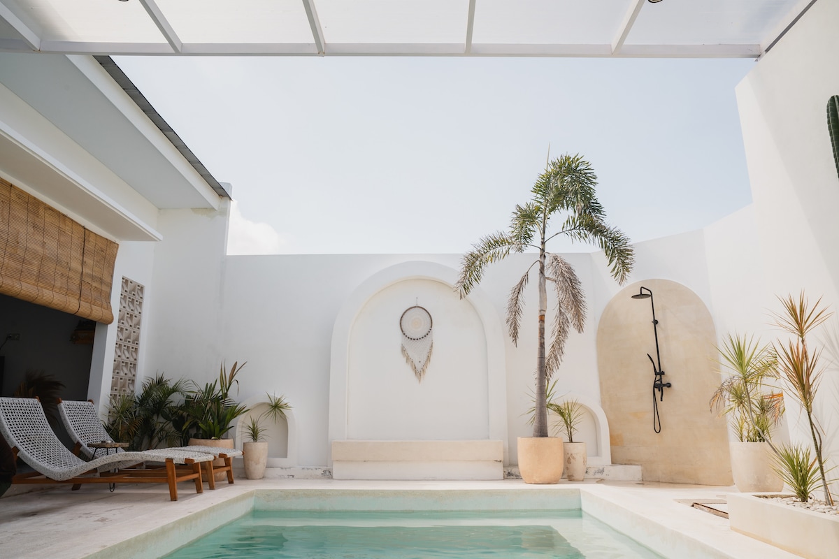 Gisela Villa Lovina : 1BR With Private Pool photo 2