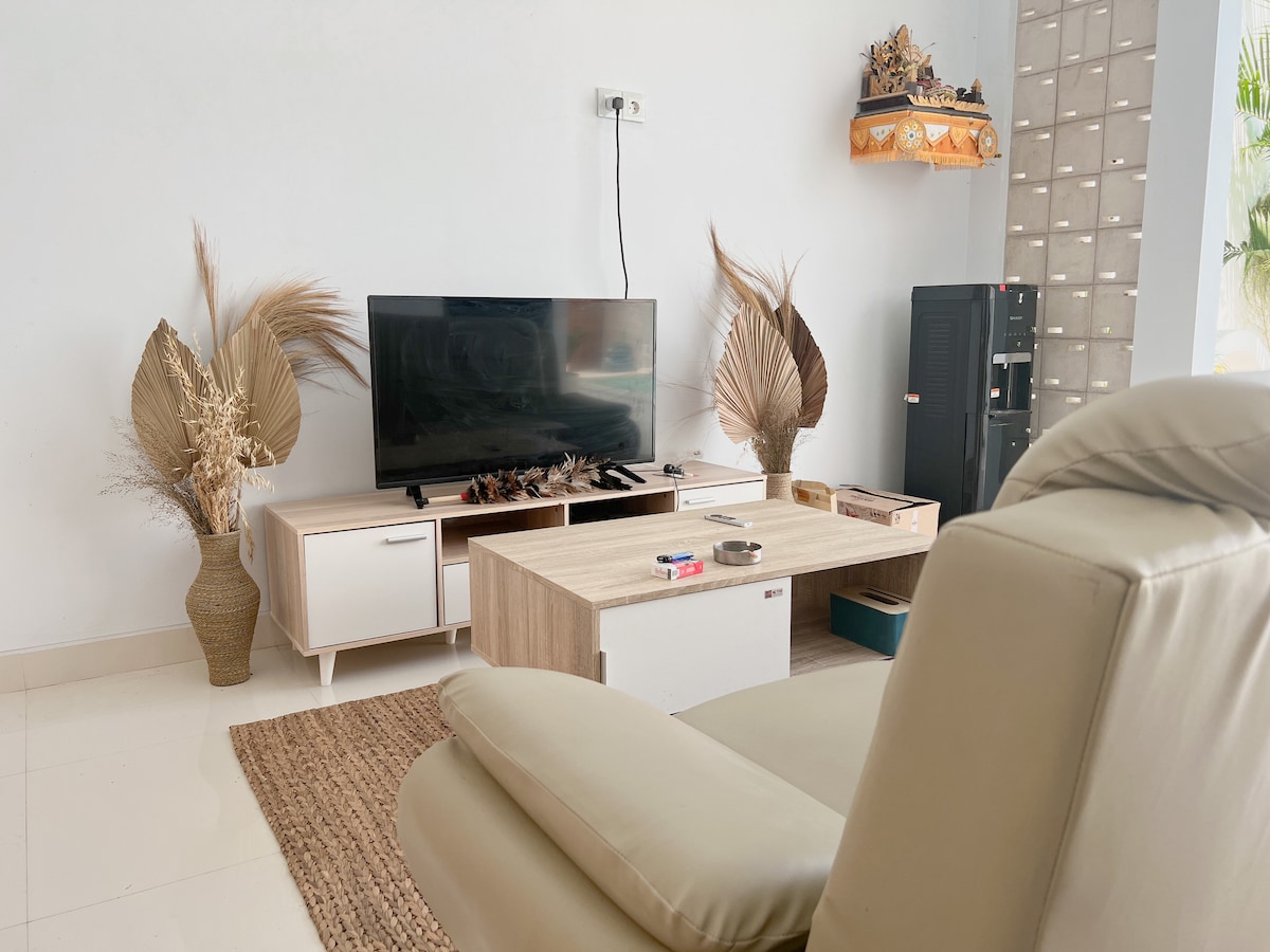 Gisela Villa Lovina : 1BR With Private Pool photo 7