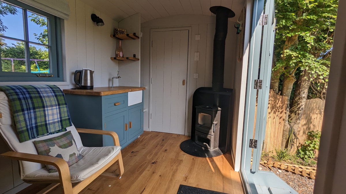 Successful Airbnb property: Little Lantic - Shepherd’s Hut in Fowey