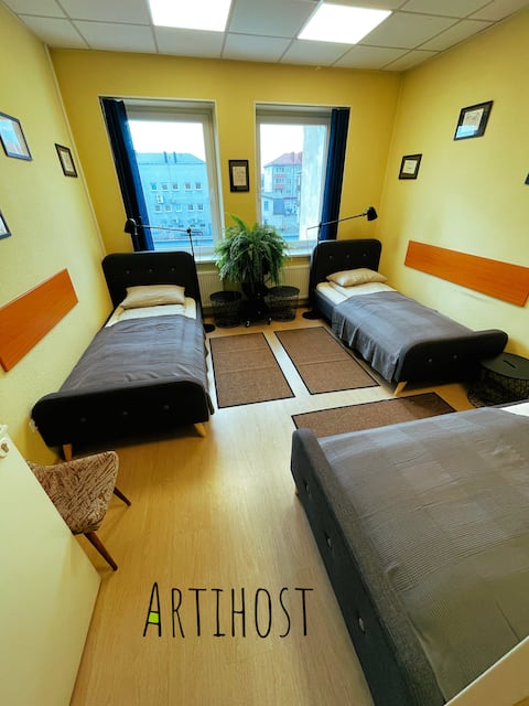 Full Hostel with 13 beds