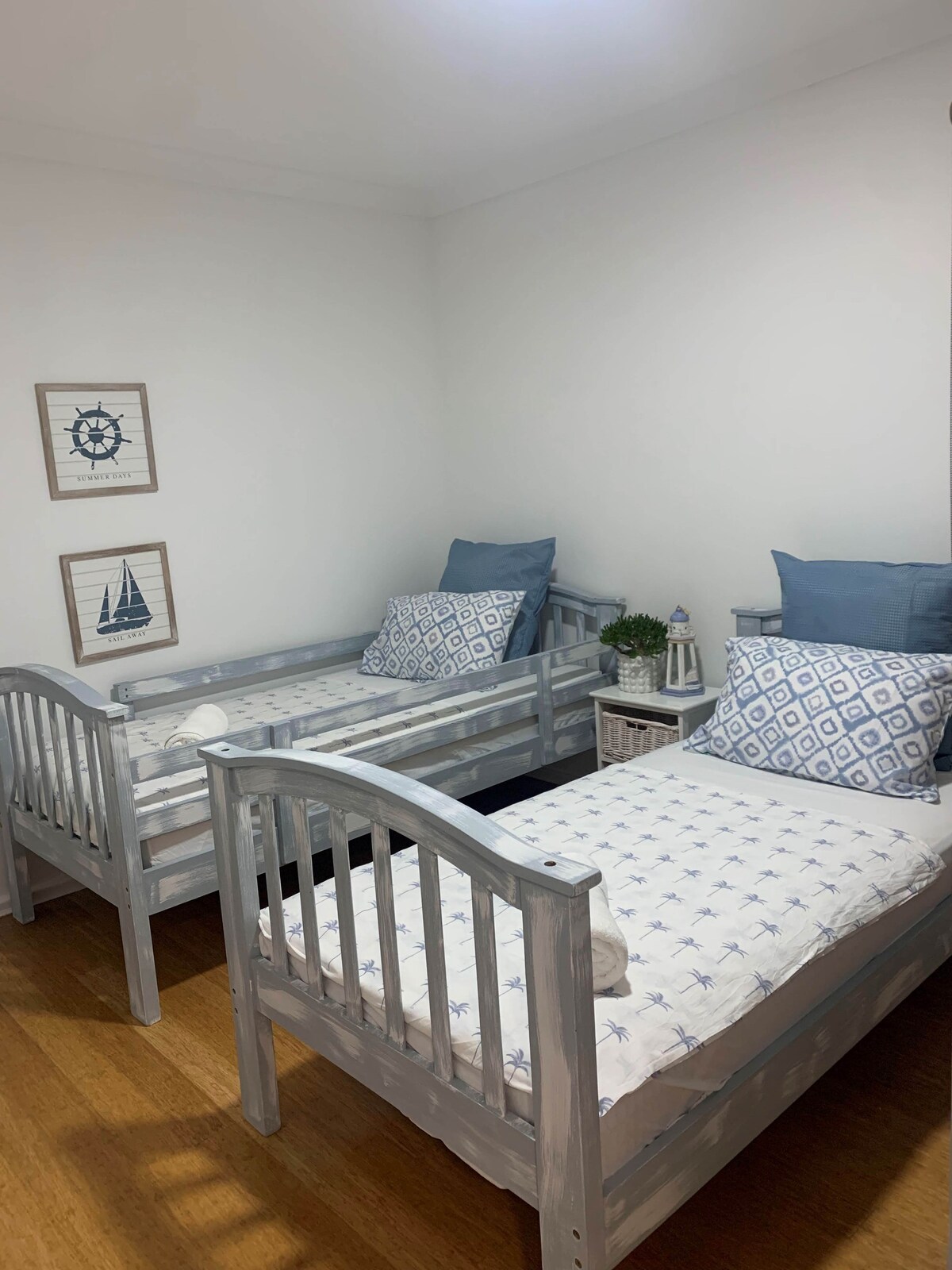 غرفة نوم 5 × 4 أسرّة مفردة