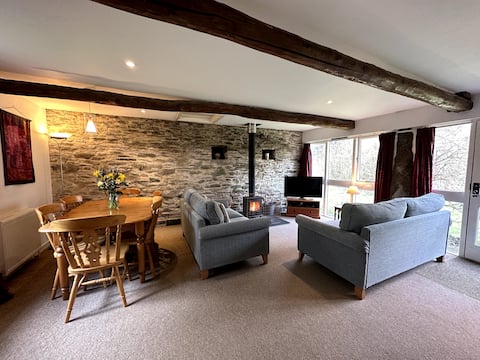 Farm Stay In Cornwall ‘Linhay’