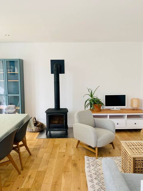Annonce Airbnb populaire: Renovated 1930s house à Douarnenez