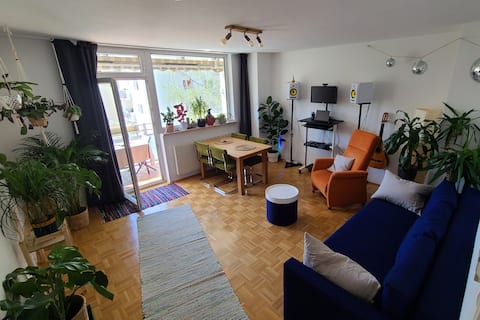 Beliebte Airbnb-Anzeige: Sunny Apartment with Balcony in Josephsplatz