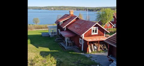 Right at Siljan with walking distance to Rättviks C