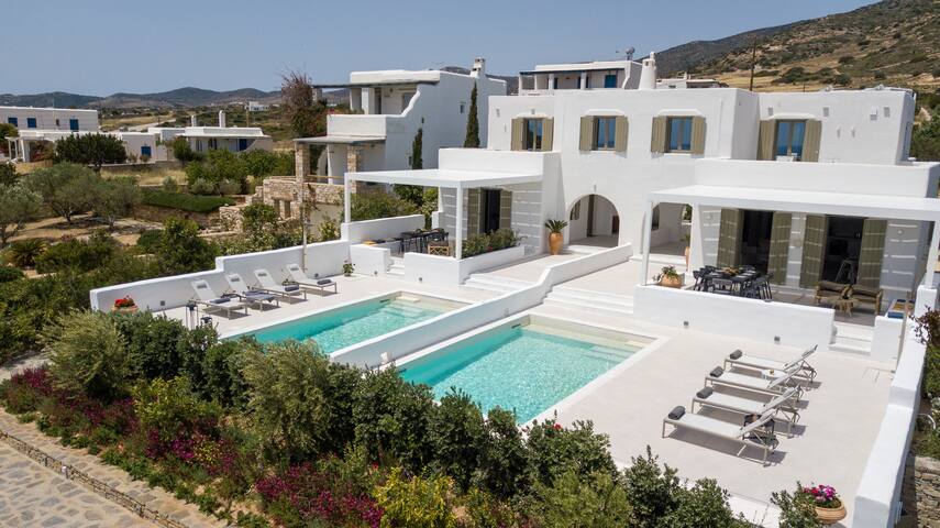 Paros Breeze Luxury Villa gallery image 2